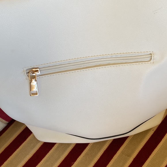 Olsen Bag.  Beautiful detail in front and amazing bag.  Lots of storage inside. - Picture 4 of 7